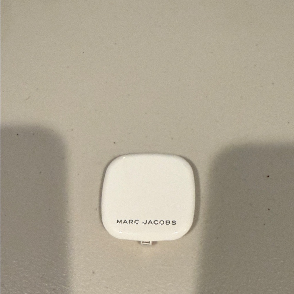 Marc Jacobs Ivory Compact
